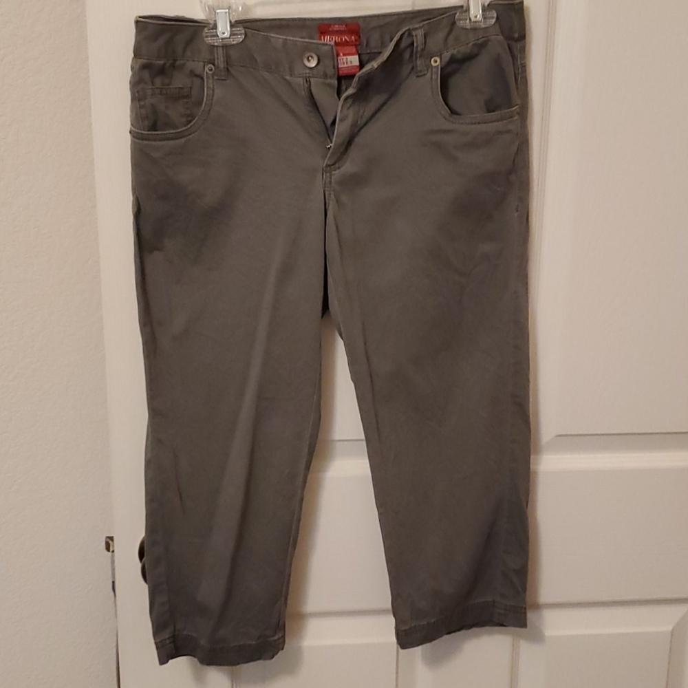 Merona capris